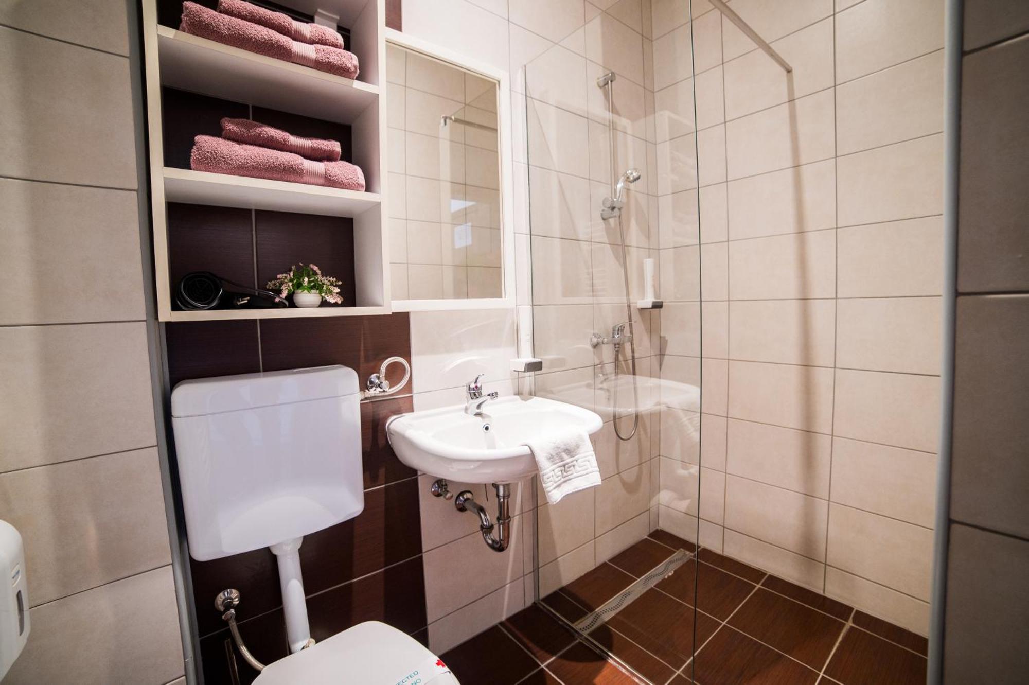 University Hotel Dorrah Tuzla Kültér fotó